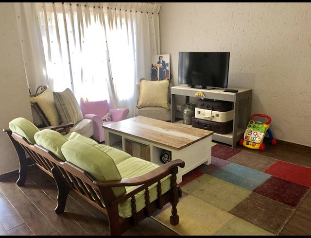 3 BEDROOM APARTMENT SOLD IN BRYANSTON